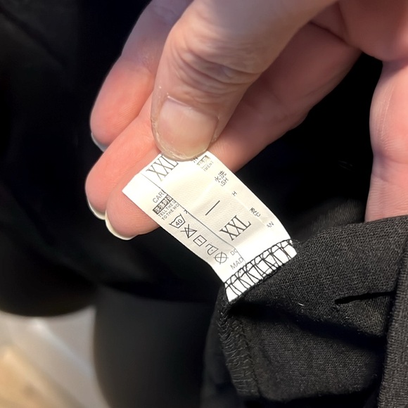 NWOT 💋 BLACK & SILVER RIVET EMBELLISHED V-NECK CUT-OUT GRUNGE PUNK TOP Women XXL - Picture 7 of 7